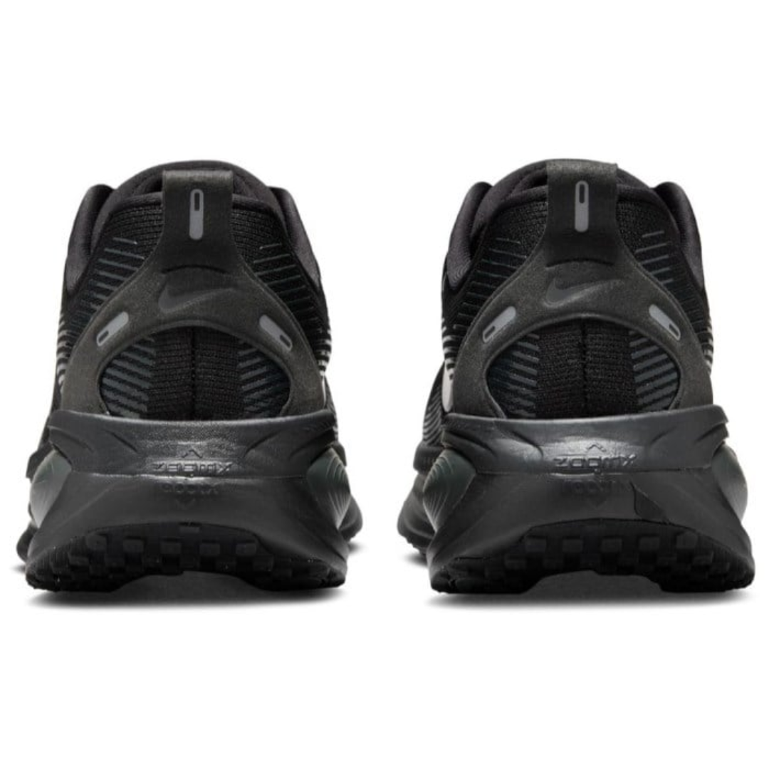 Vomero 18 Triple Black