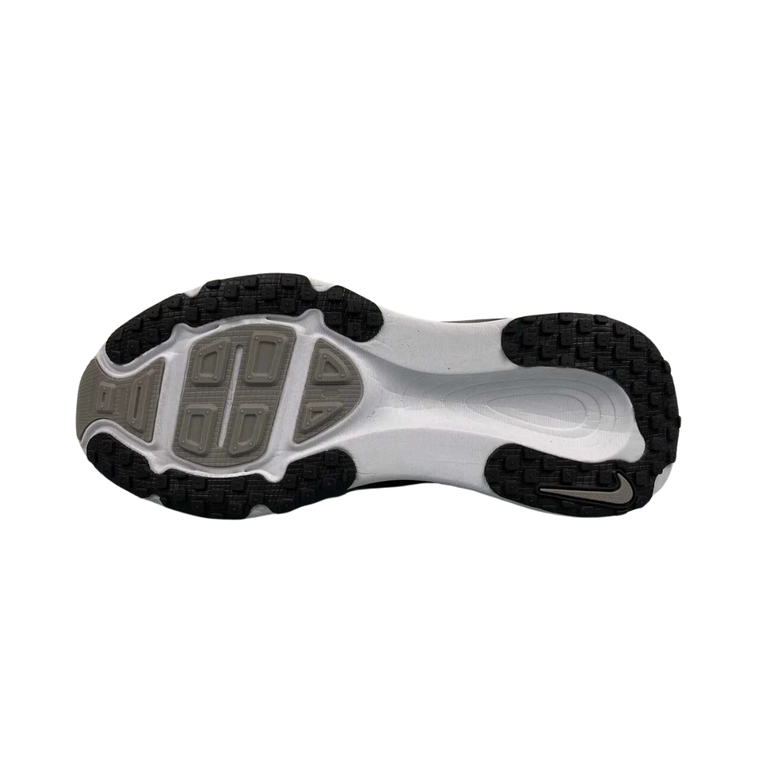 Vomero 18 Black White