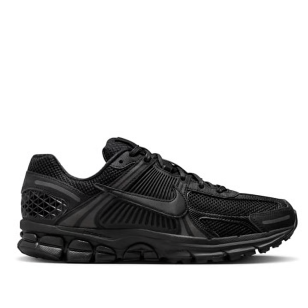 Vomero 5 "Triple Black"