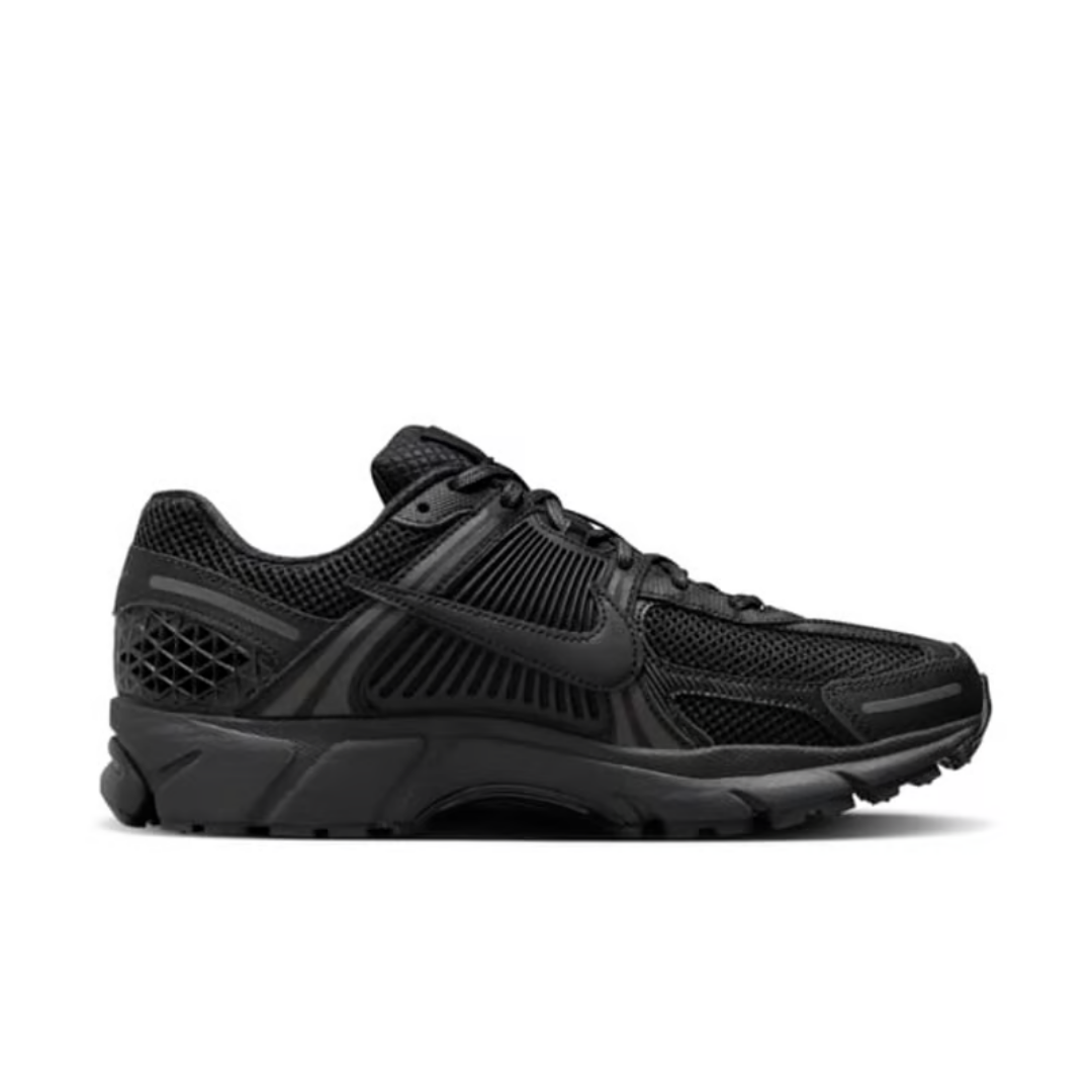 Vomero 5 "Triple Black"