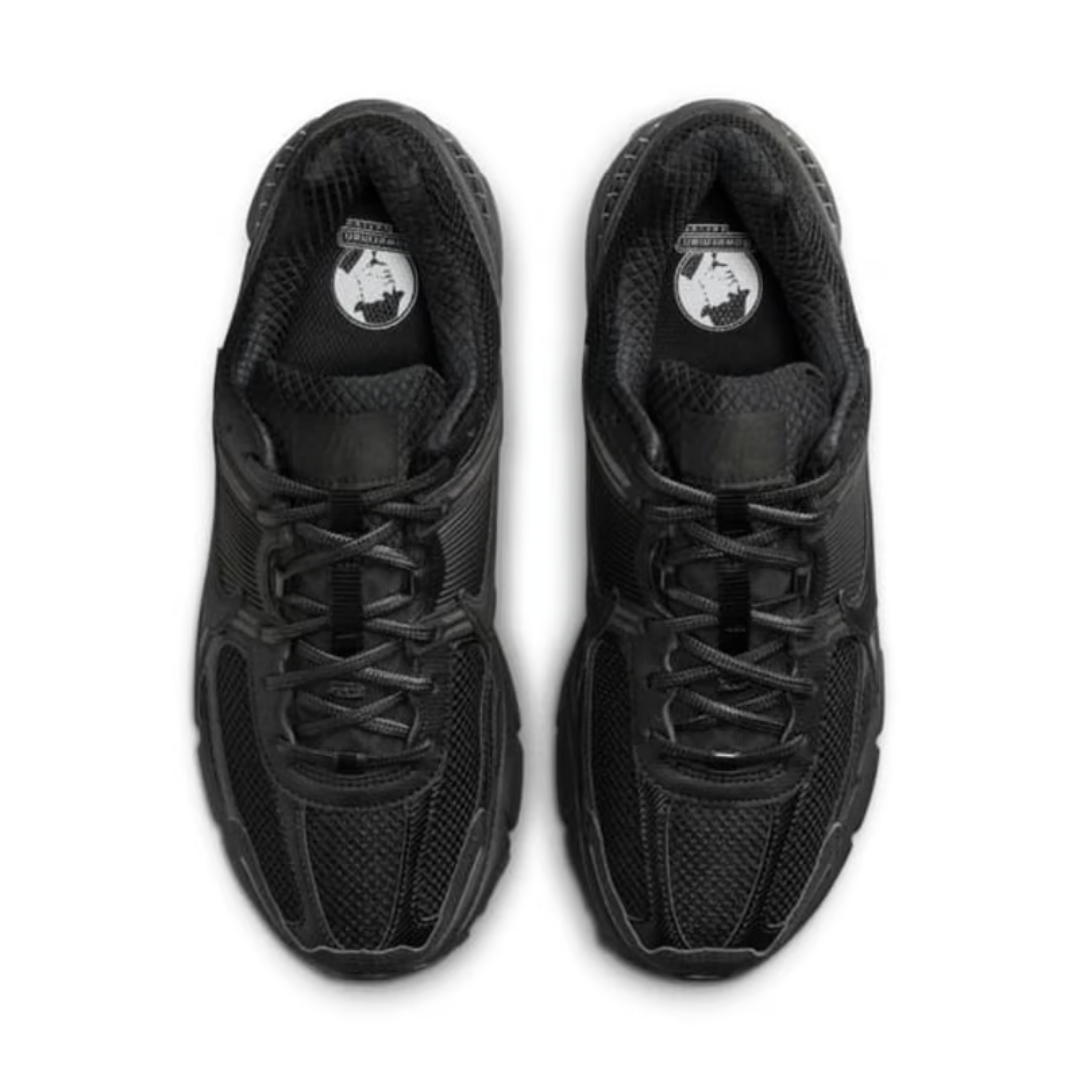 Vomero 5 "Triple Black"
