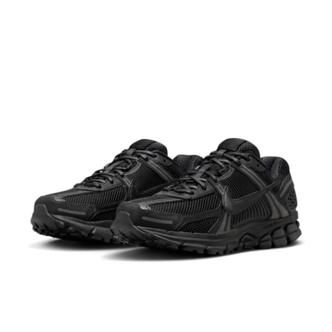 Vomero 5 "Triple Black"