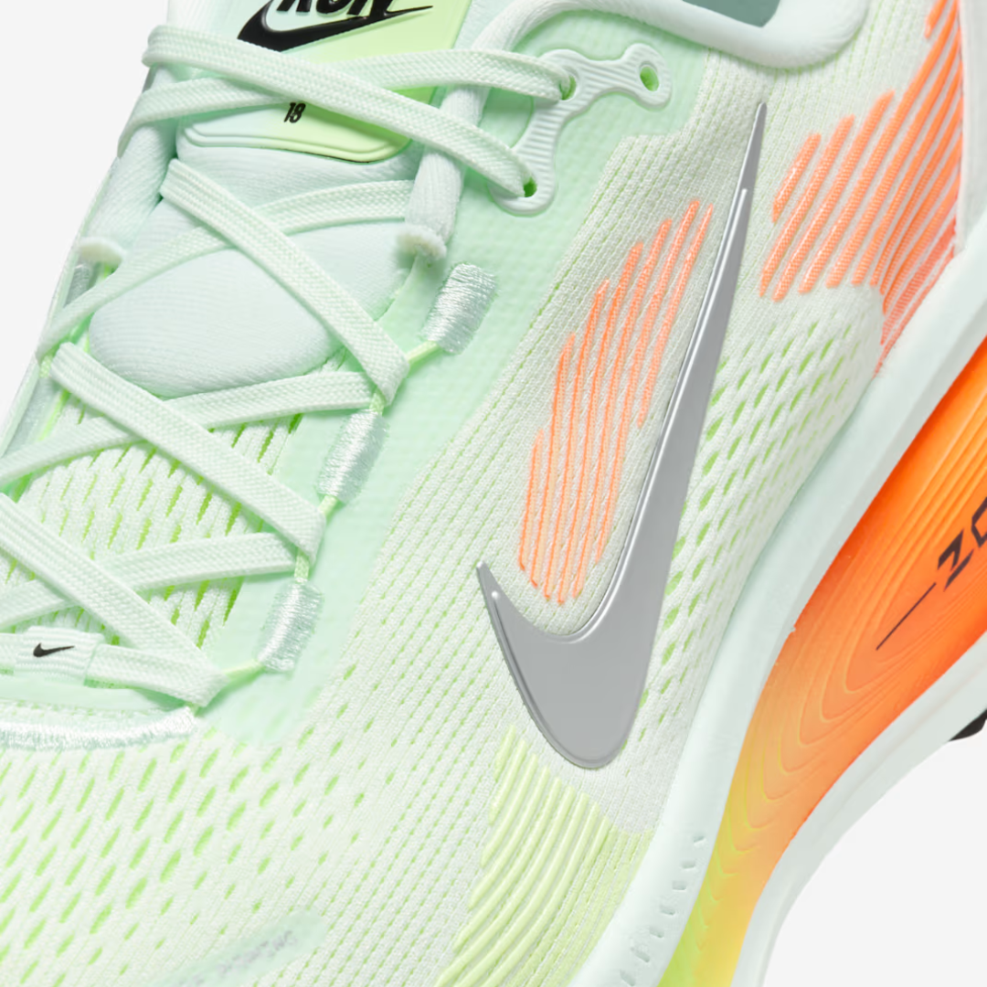 Vomero 18 Barely Green